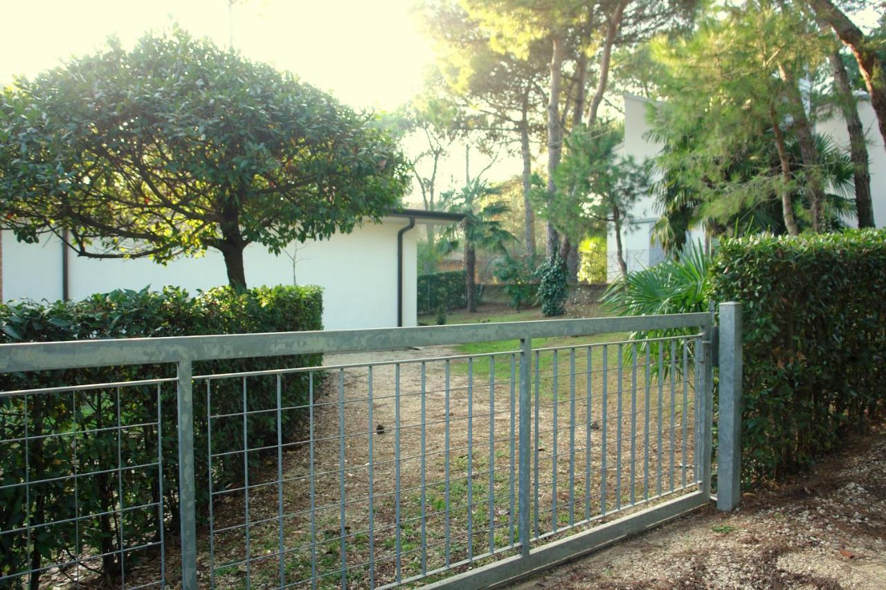 Villa A Lignano Con 2 Camere E Giardino Линьяно-Саббьядоро Экстерьер фото